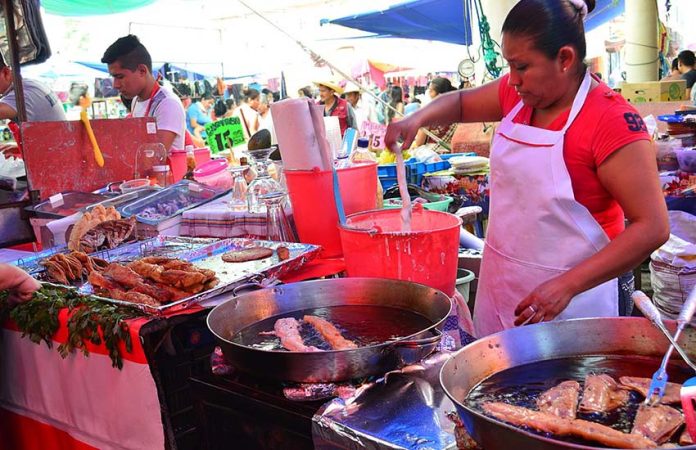 Frying fish at Zacualpan, Morelos' Sunday tianguis market.
