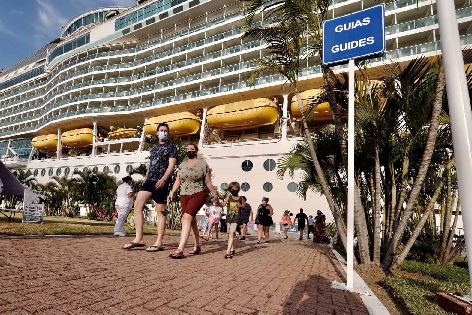 Passengers disembark a cruise ship in Puerto Vallarta, 2021.
