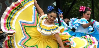 Cinco de Mayo dancers in Washington DC