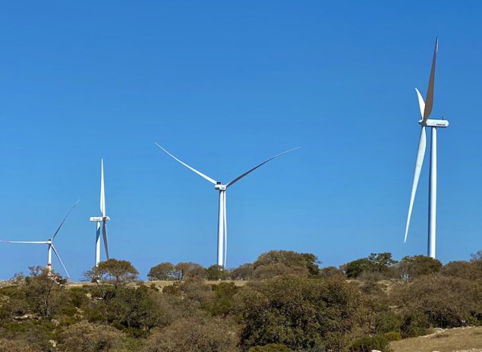 Wind turbines in QRO