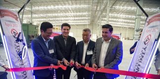 Governor Garcia cuts the ribbon to open the Yinlun factory