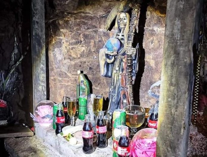 A statue of Santa Muerte in a huachicolero tunnel