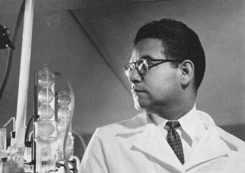Luis Miramontes in a lab