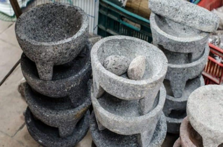 https://mexiconewsdaily.com/wp-content/uploads/2023/05/molcajete-de-piedra-y-cemento-1-634x420-1.jpeg