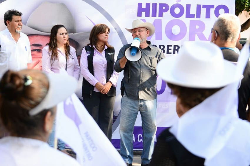Hipólito Mora at a campaign rally