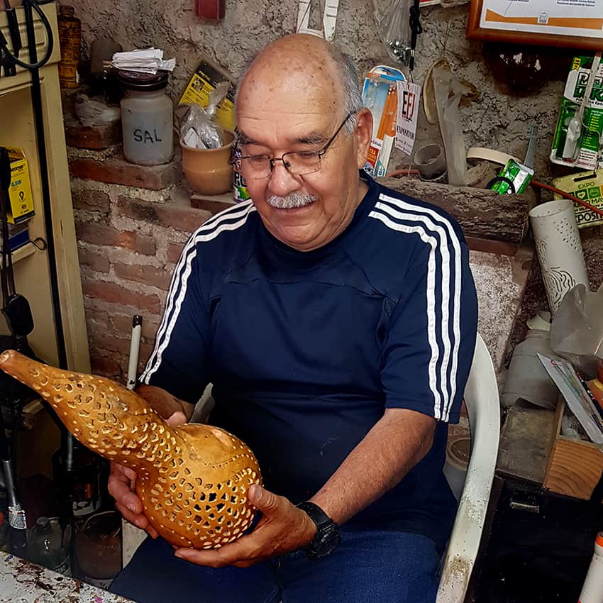 Don Pepe and a gourd