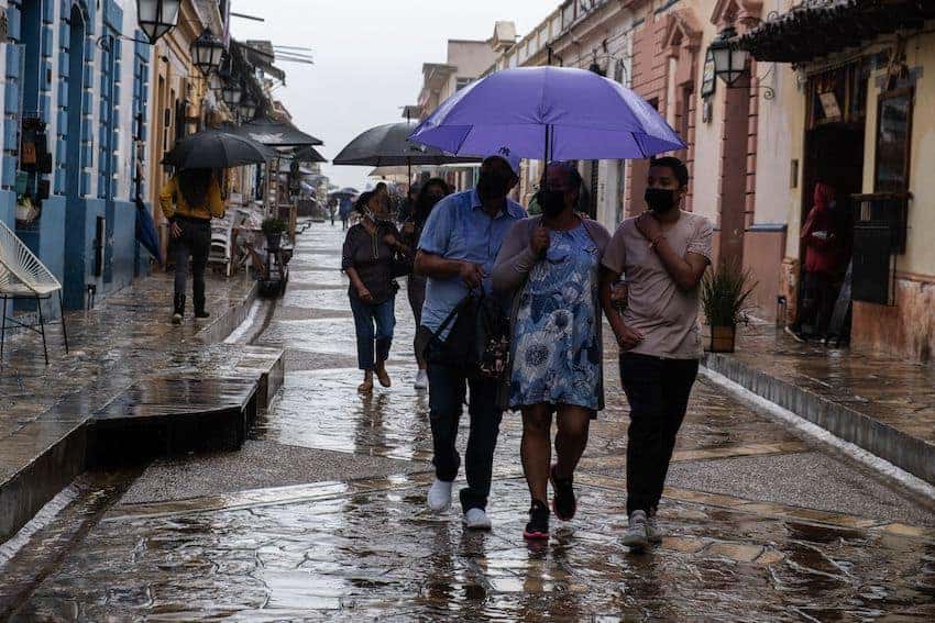 gente caminando en mexico