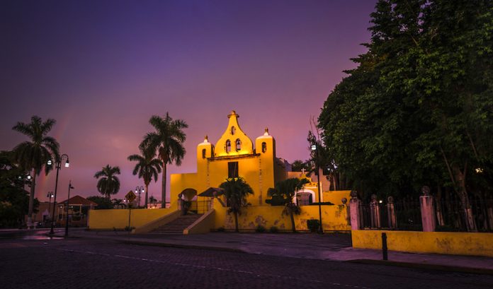 Ermita de Santa Isabel, Merida, a yellow church