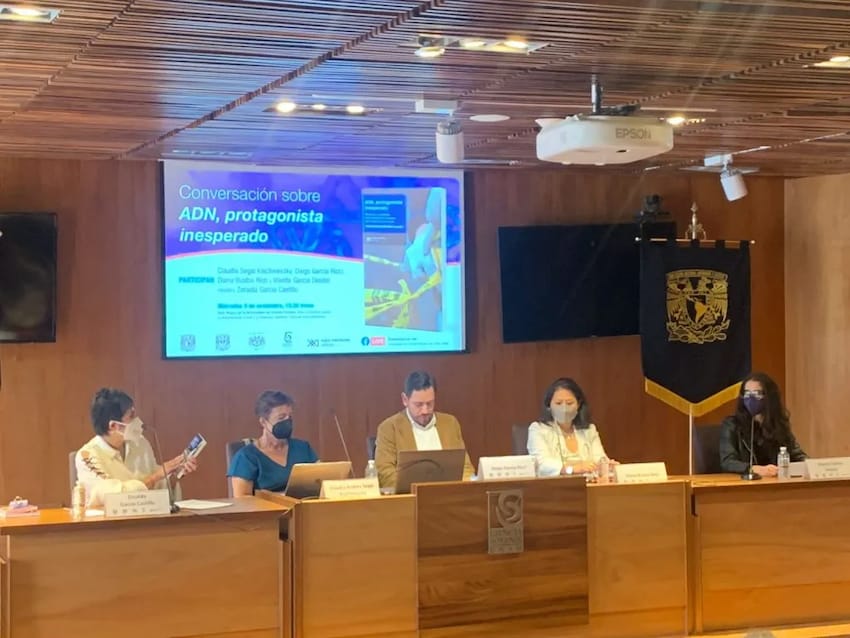 panel on book "DNA, An Unexpected Protegonist" held in Mexico