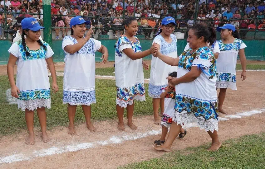 Las Amazonas de Yaxunah are girls warriors of Mexican softball