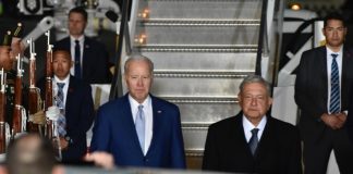 Joe Biden and AMLO stand in front of a car at Felipe Ángeles airport in January 2023.