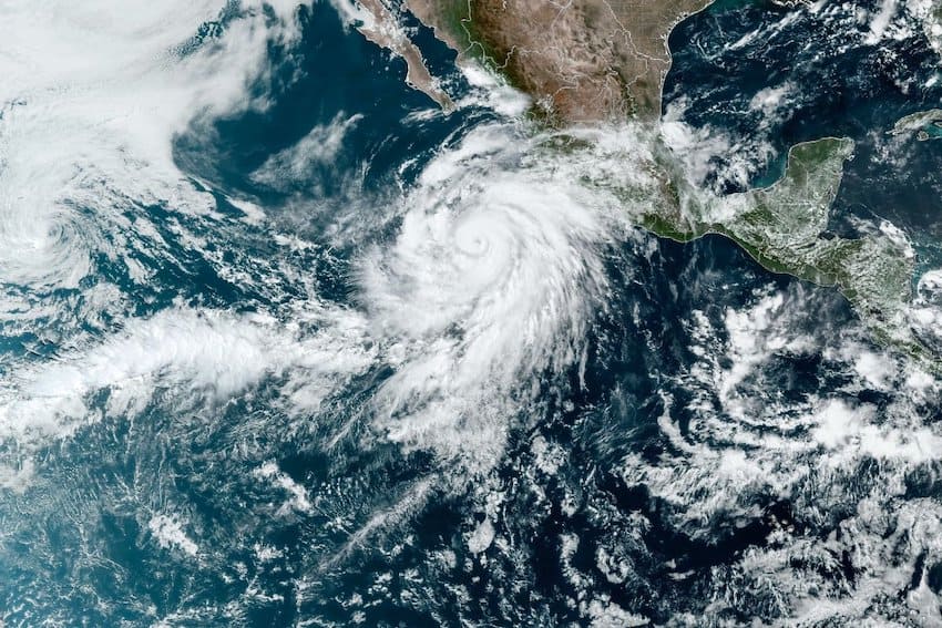 Hurricane Hilary strengthens, moves towards Baja California