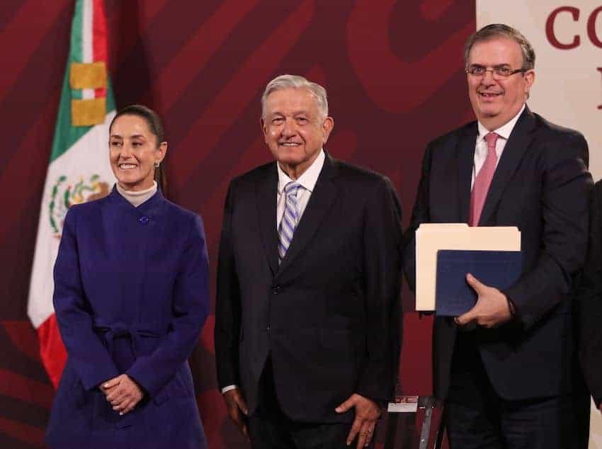 Marcelo Ebrard with President López Obrador and Claudia Sheinbaum