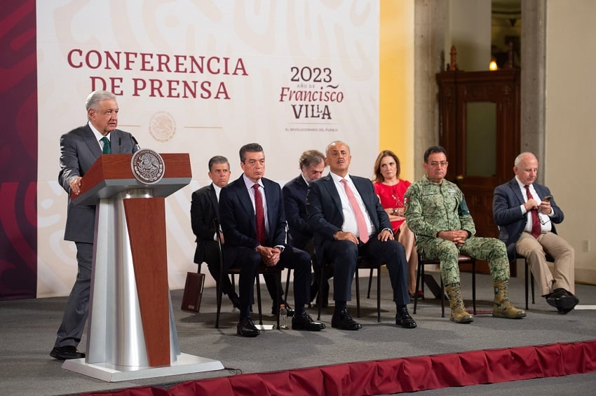 AMLO and officials at mañanera conference of Sept. 25.