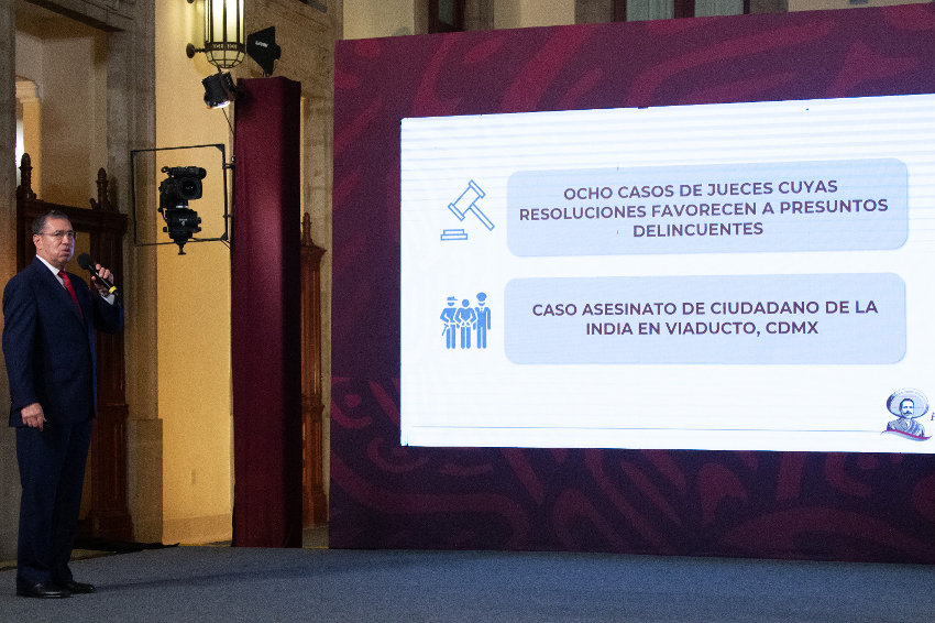 Luis Rodríguez Bucio at press conference