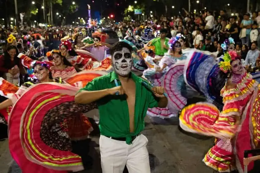 Parades of skeletons and alebrijes draw large crowds in CDMX