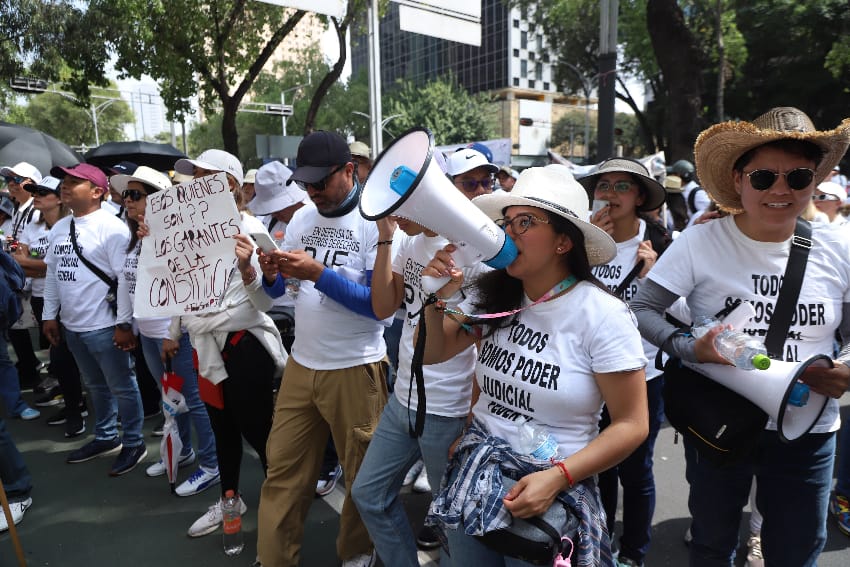 Court workers protest