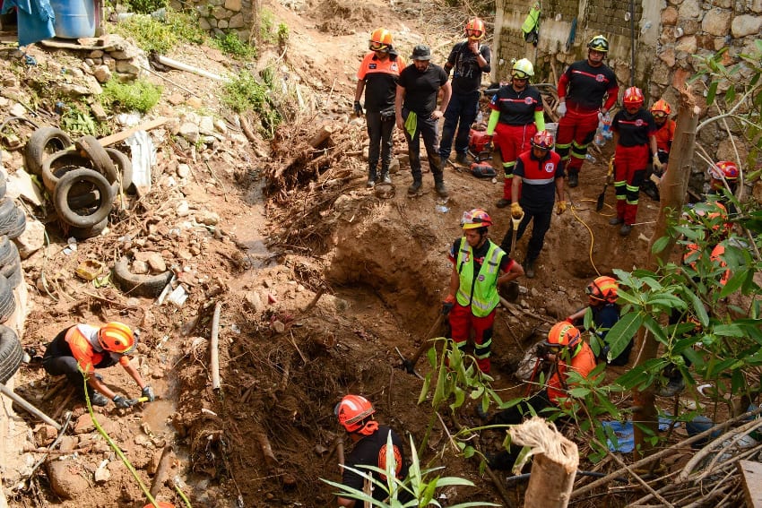 Rescue workers in Guerrero