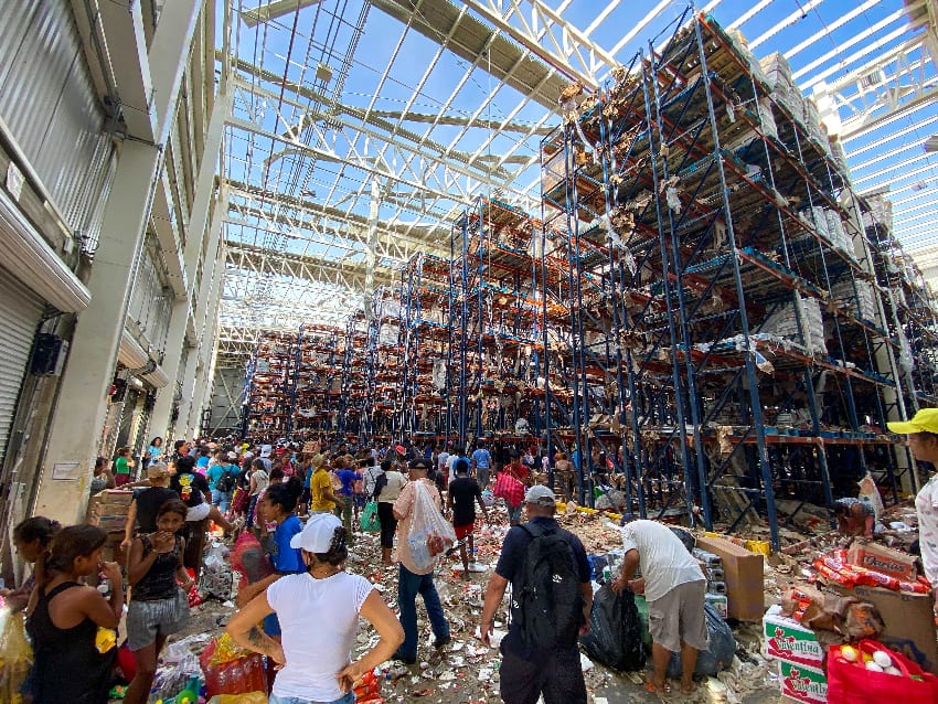 Residents raid warehouses for necessities in Acapulco