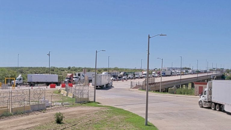 Texas implements universal cargo truck inspection at Laredo bridge