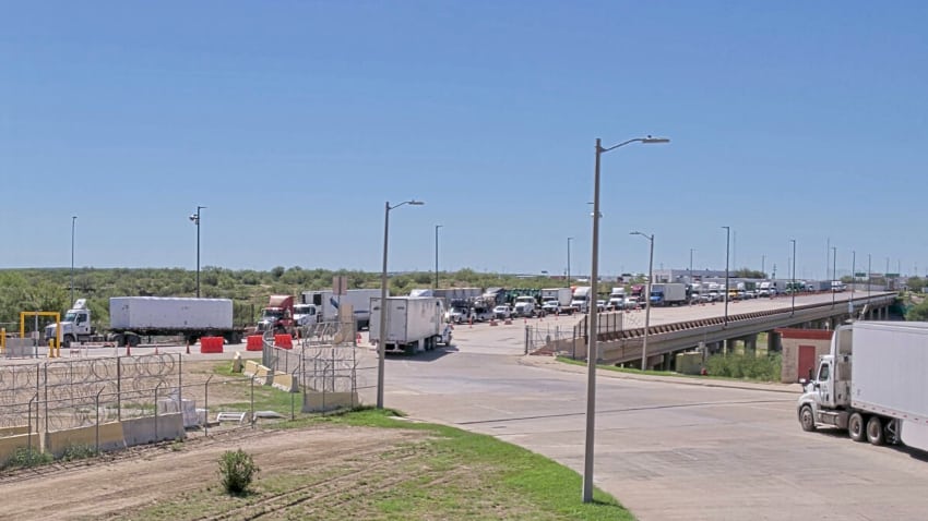 Trucks awaiting entry to Texas