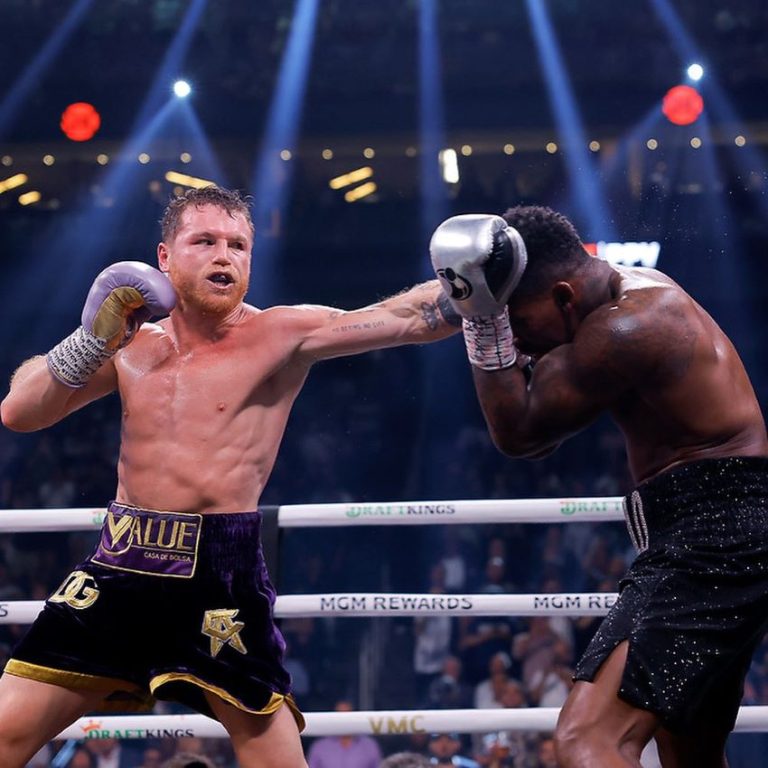 ‘Canelo’ Álvarez triumphs in fight against Jermell Charlo ‘Canelo’ Álvarez triumphs in fight against Jermell Charlo
