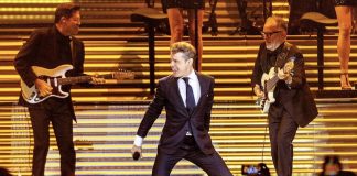 Pop star Luis Miguel on tour