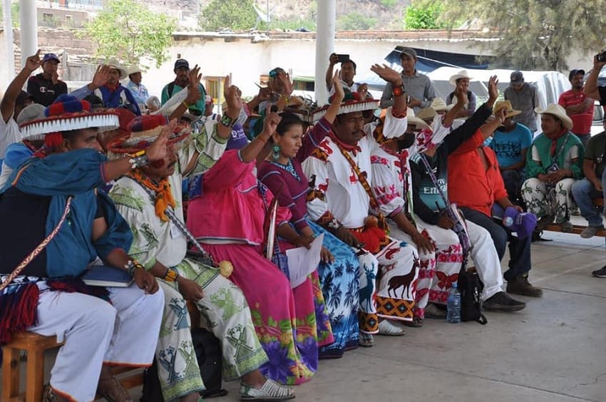 San Sebastián Teponahuaxtlán community members vote