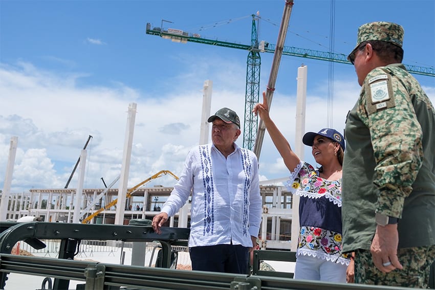 President López Obrador and Quintana Roo Governor Mara Lezama view construction at the Tulum Airport