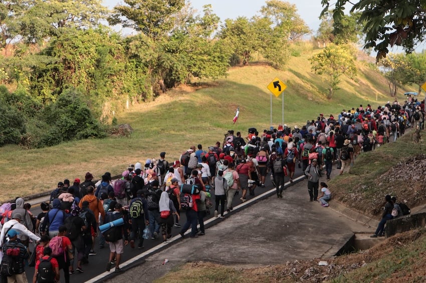 Migrant caravan partially disbands in Chiapas