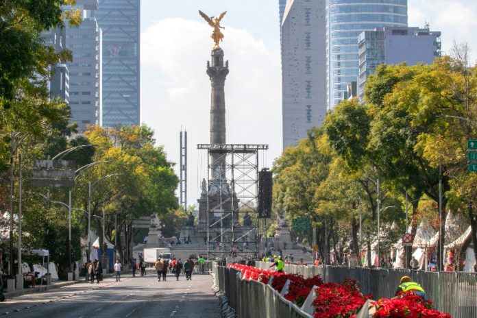 Reforma avenue and Angel of Independence in Mexico City