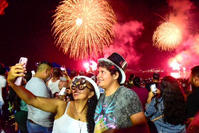 People celebrate the new year in Acapulco