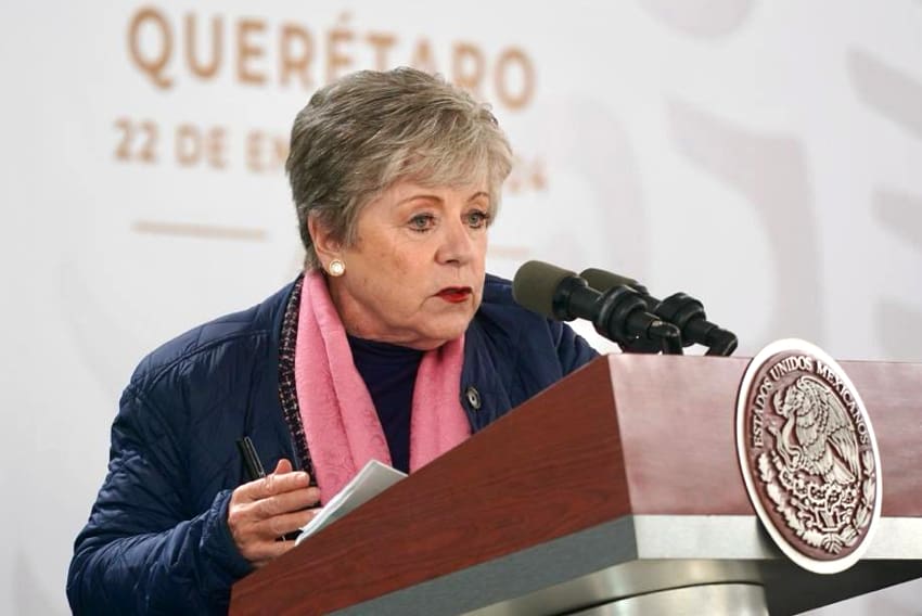 Alicia Bárcena at a press conference