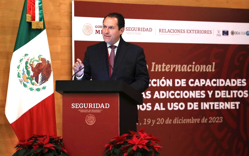 Alejandro Celorio at a press conference