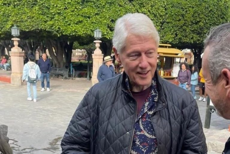 Got 1 min? Bill and Hillary Clinton visit San Miguel de Allende Got 1 min? Bill and Hillary Clinton visit San Miguel de Allende