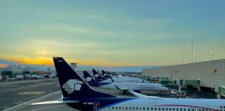 Aeroméxico plane on the tarmac