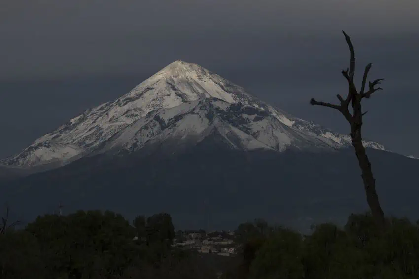 2 climbers die on descent from Pico de Orizaba; 1 still missing