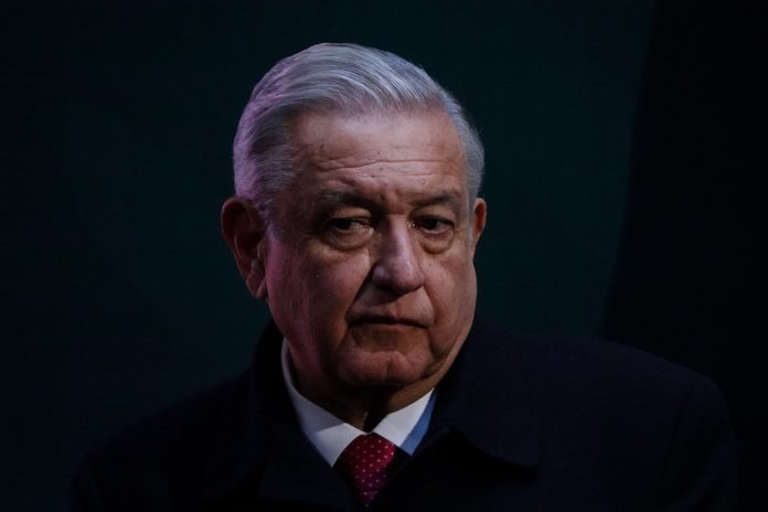 A serious portrait of President López Obrador