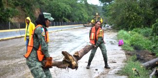 Soldiers clear a highway in Guerrero