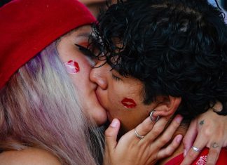 Couple kisses in Mexico City