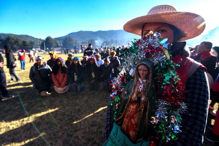 Pilgrims leave Ocoyoacac, México state