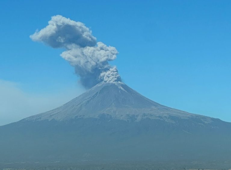 Popocatépetl volcano blows off steam; ashfall unlikely in CDMX