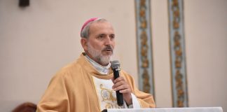 Bishop José de Jesús González Hernández speaks at the pulpit