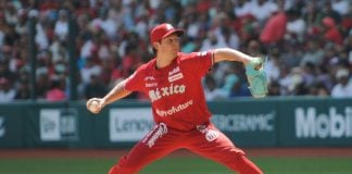 Diablos Rojos pitcher Trevor Bauer opens the game against the New York Yankees.