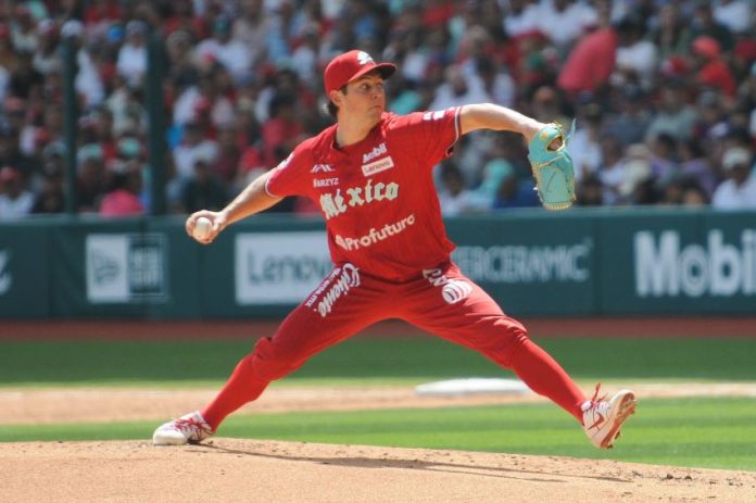 Diablos Rojos pitcher Trevor Bauer opens the game against the New York Yankees.