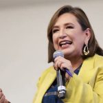 Xóchitl Gálvez speaks into a microphone