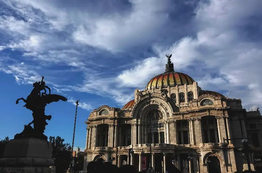 Economía mexicana reporta resultados de crecimiento mixtos en el primer trimestre