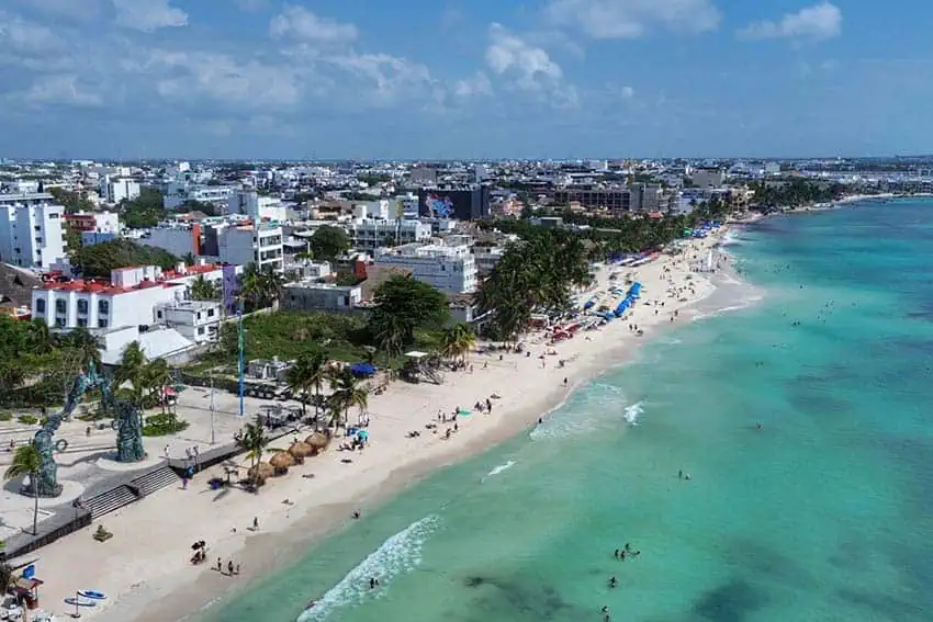 Vista de la playa en Founders Park, Playa del Carmen