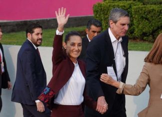 Claudia Sheinbaum arriving at the National Electoral Institute in Mexico City