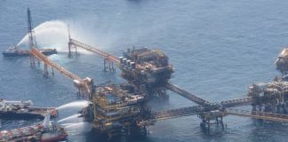 Fire at Pemex oil platform in the Gulf of Mexico